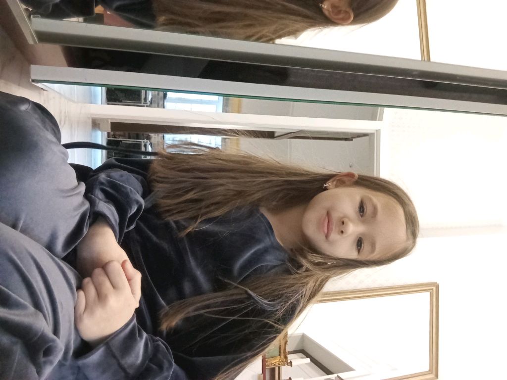 Треш! Болит живот
Школа смотреть онлайн