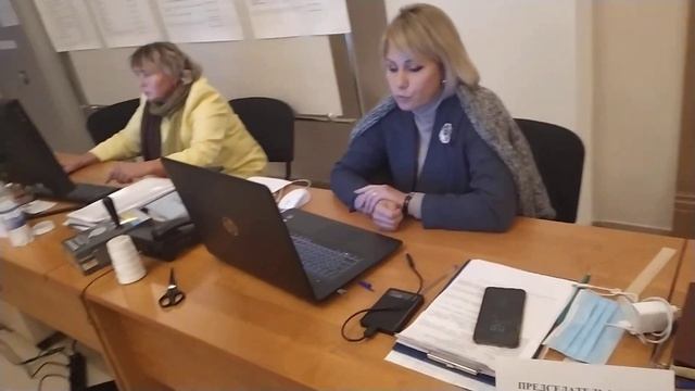 Незаконное нахождение лиц на участке УИК 464 после его закрытия смотреть онлайн