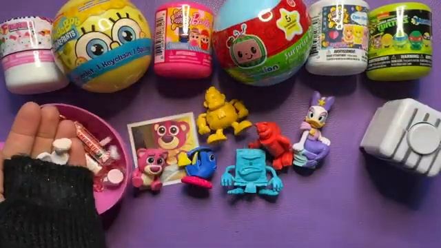 Распаковка пасхальных яиц-сюрпризов Cocomelon, Minnie, SpongeBob, Barbie