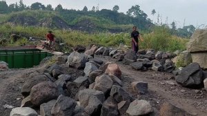 Строительство, шахтёры работают с риском