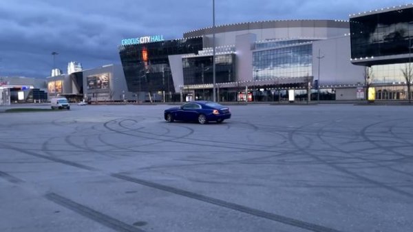 Дрифт на Rolls-Royce Wraith по Москве