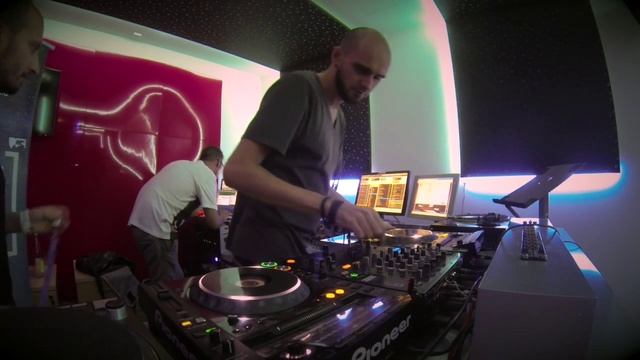 Gruia @ Ibiza Global Radio with David Moreno & Viorel Dragu смотреть онлайн