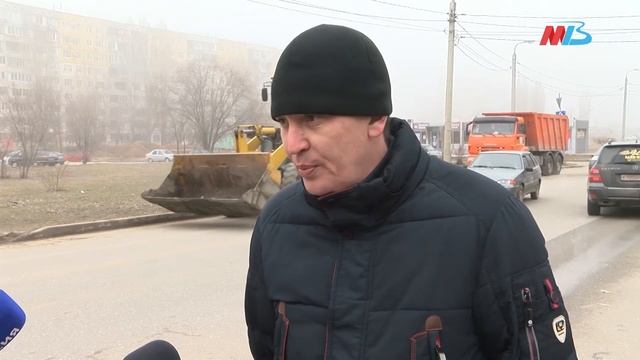 За сутки с улиц Волгограда дорожники вывезли 550 тонн песка смотреть онлайн