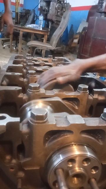 mercedes benz v10 engine carnkshaft fiting #shorts смотреть онлайн