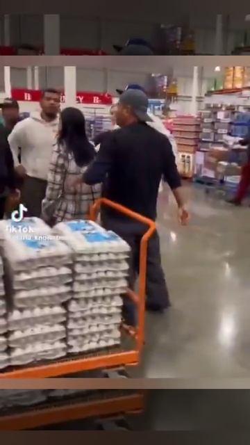 "Дефицит" в США... смотреть онлайн