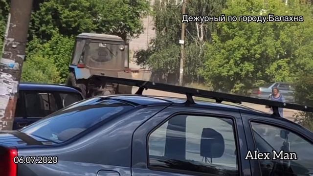 Трактор чистит обочины. Правдинск. 06.07.2020 #ДежурныйпогородуБалахна #Тракторчиститобочны смотреть онлайн