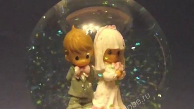 Снежный шар "Молодожёны" / Glassglobe.ru / смотреть онлайн