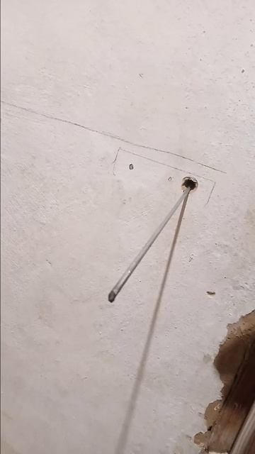 Пробиваю прутком стену насквозь смотреть онлайн