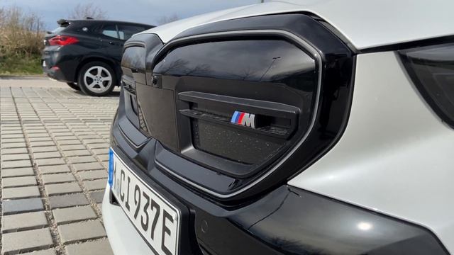 2024 BMW i5 M60 xDrive G60 in Mineralweiß metallic + M Sportpaket Pro смотреть онлайн