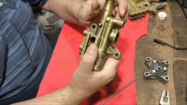 Ремонт Karcher. Извлечение заглушек клапанов ВД.