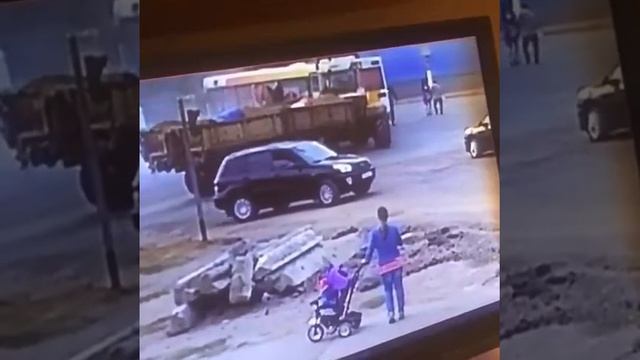 Водитель трактора протаранил автобус с пассажирами смотреть онлайн