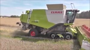 Уборка урожая в Германии. Трактор марки Claas