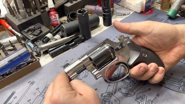 Smith and Wesson 60-7 Custom Maserati Theme смотреть онлайн