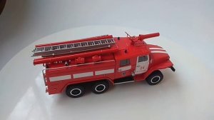 Пожарная автоцистерна АЦ-40 Ц1А УРАЛ 375 (AVD Models) - собранная модель