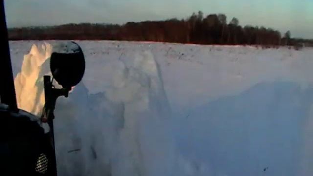 Чуток экстрима. Расчистка снега бульдозером ДТ-75 смотреть онлайн