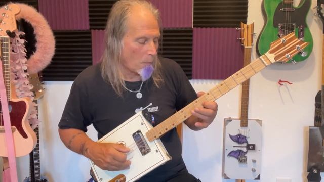 Fun with Scales Phrygian Dominant Scale in G for 3 String Cigar Box Guitar in open G tuning смотреть онлайн