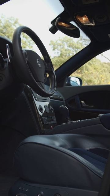 Come fly with me, let's take off in the blue Maserati Quattroporte смотреть онлайн