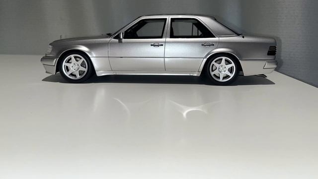 OttoMobile 1:18 Mercedes-Benz W124 E500 смотреть онлайн