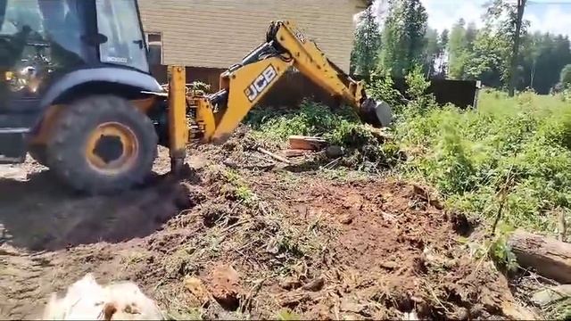 Удаление пней и корней деревьев экскаватором-погрузчиком JCB от компании «Строй Логистик Групп» смотреть онлайн
