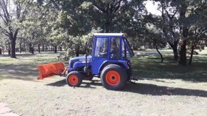 Lovol 244 с кабиной Украинского производства и газонной шиной