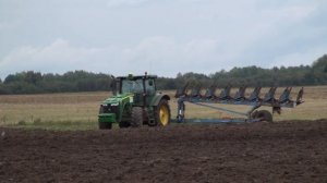 JOHN DEERE 8310R с 8 корпусным плугом LEMKEN.