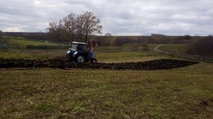 Мтз 82 пашет огород плугом ПЛН 4.25