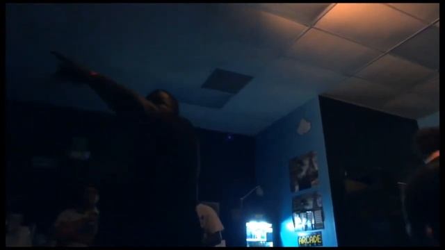 Klopfenpop and MegaRan Perform 'Turtle Power' at A Comic Shop смотреть онлайн