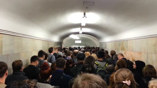 Утренняя пробка в метро смотреть онлайн