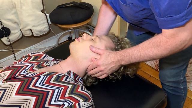 *FREAKY ASMR* COMPILATION CRACKS! (Rapid Fire Chiro Adjustments) смотреть онлайн