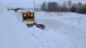 Т170 чистит снег!