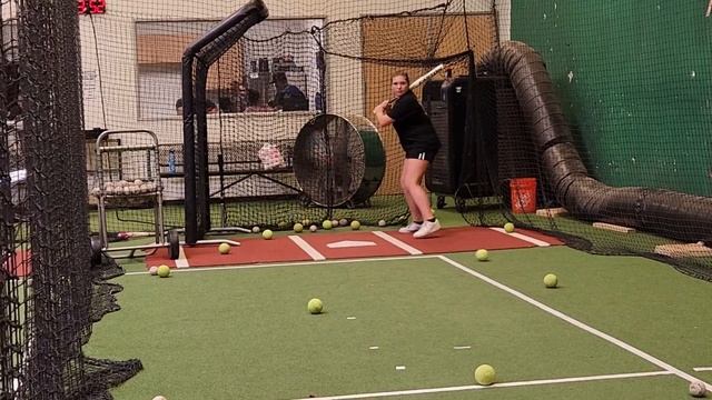 Jyllian Skoda (2025, Gilbertm AZ) BP off machine with hitting coach смотреть онлайн