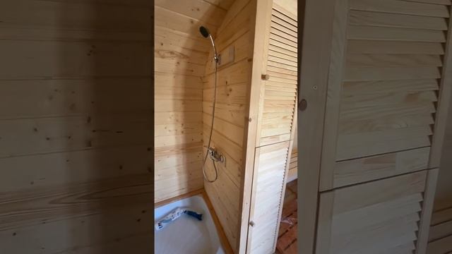 Баня квадро 2,35 на 6м, цвет кровли коричневый В бане 2 помещения,входная дверь 1800х700 #shorts смотреть онлайн