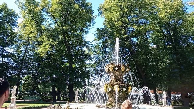 Россия: приятная прогулка по Летнему Саду в Санкт-Петербургу (продолжение) смотреть онлайн