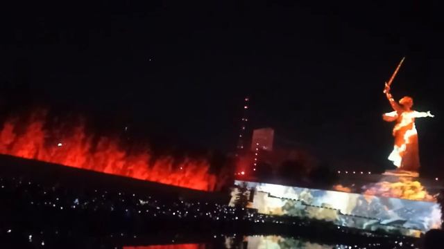 Световое шоу. Мамаев курган. Волгоград смотреть онлайн