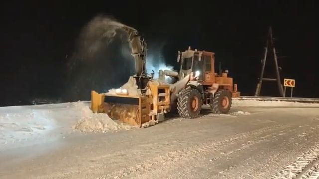 В Красноярске устраняют последствия снегопада шнекороторными очистителями смотреть онлайн