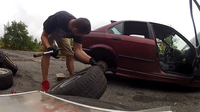 Wymiana kół bmw e36 - najlepszy tekst wpadł na sam koniec :) смотреть онлайн