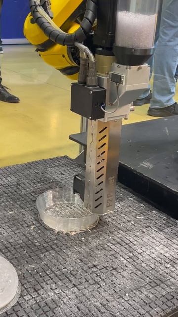 Робот с функцией полимерного 3D принтера смотреть онлайн