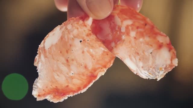 Шикарная прозрачная сыровяленая салями спустя месяц вяления. Сериал "Давайте вялить! - 3" Серия 2. смотреть онлайн