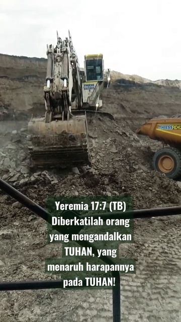 Liebherr 9250 and CAT777D смотреть онлайн