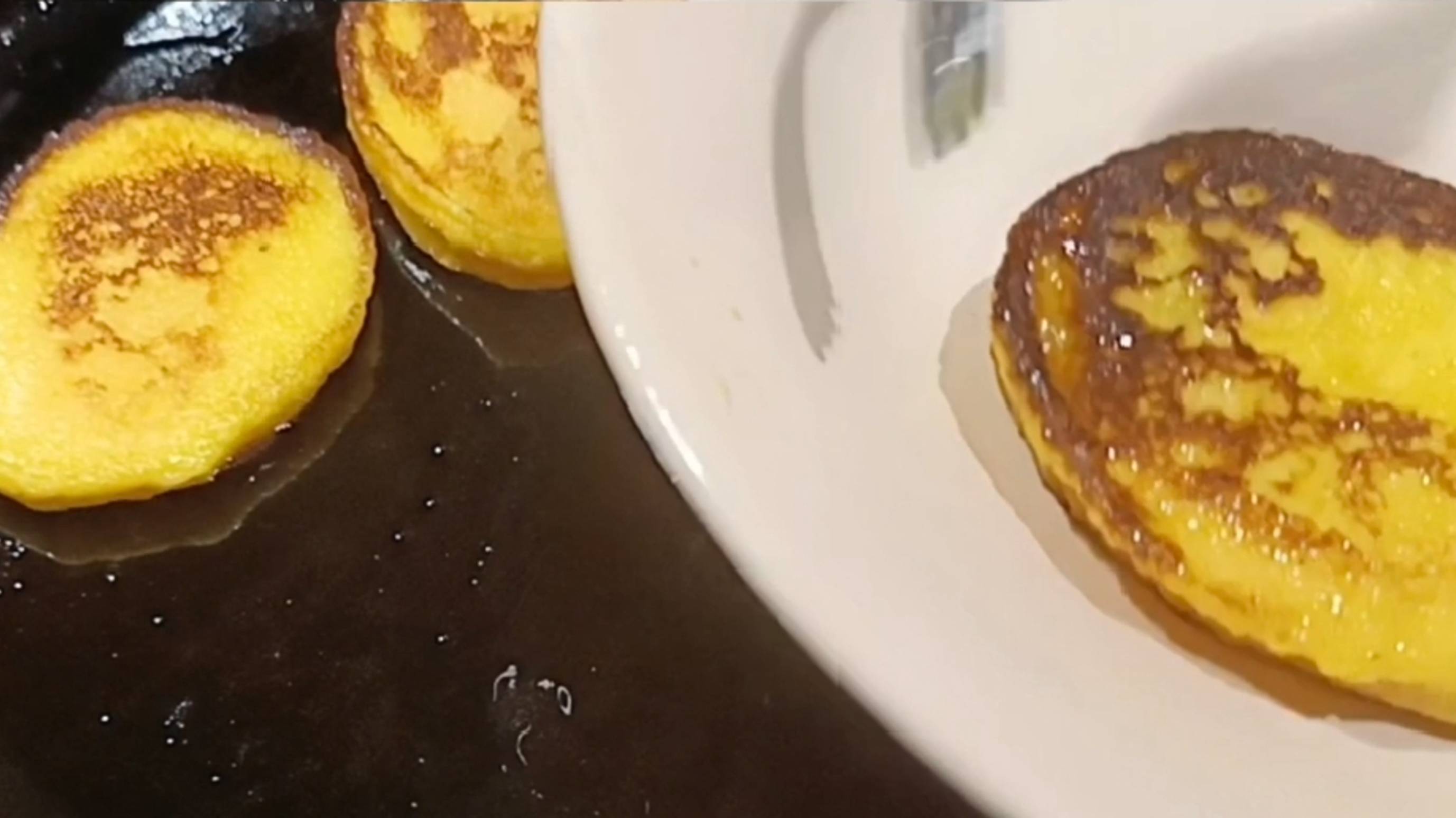 Так ты еще не готовил. Оладушки с капустой и морковью или ленивый пирог с капустой на сковороде смотреть онлайн