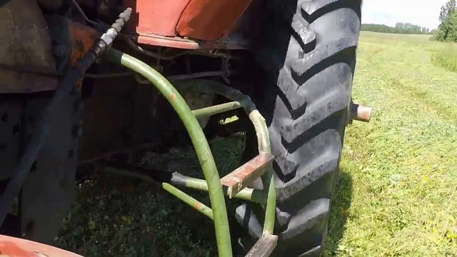 Belarus MTZ 50 tractor cutting grass for hay смотреть онлайн