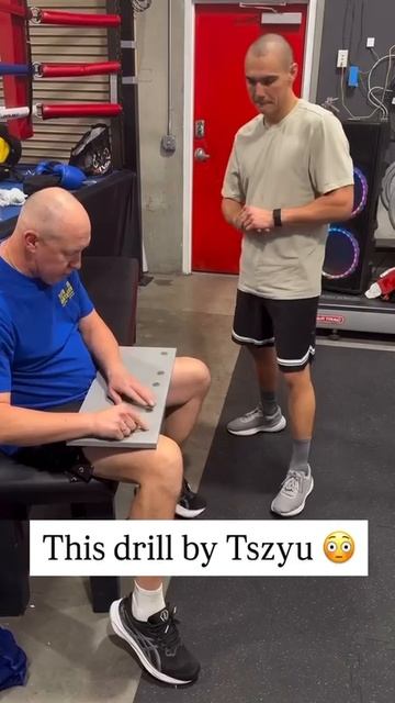 Тим Цзю демонстрирует скорость рук смотреть онлайн