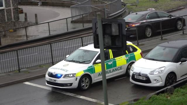 Ambulance Rapid Response Vehicle responding through Heavy Traffic in Canterbury! смотреть онлайн
