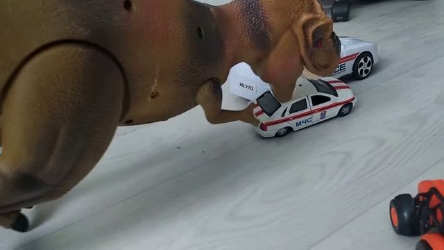 Dinosaur Eats And Bites Cars