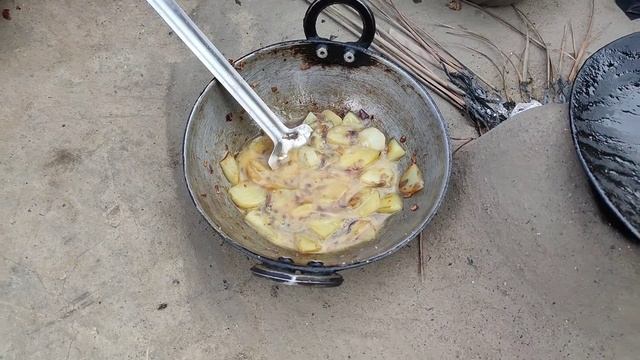Spanish POTATO OMELETTE by village small girl | Traditional village cooking смотреть онлайн