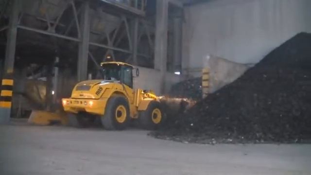PL 1105 - Pala Gommata Paload per raffineria metalli - Paload Wheeled Loader for aluminium Company смотреть онлайн