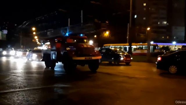 Engine 901,601 (Maz 530927)+Ladder 605 (Zil-131) Responding code 3 смотреть онлайн
