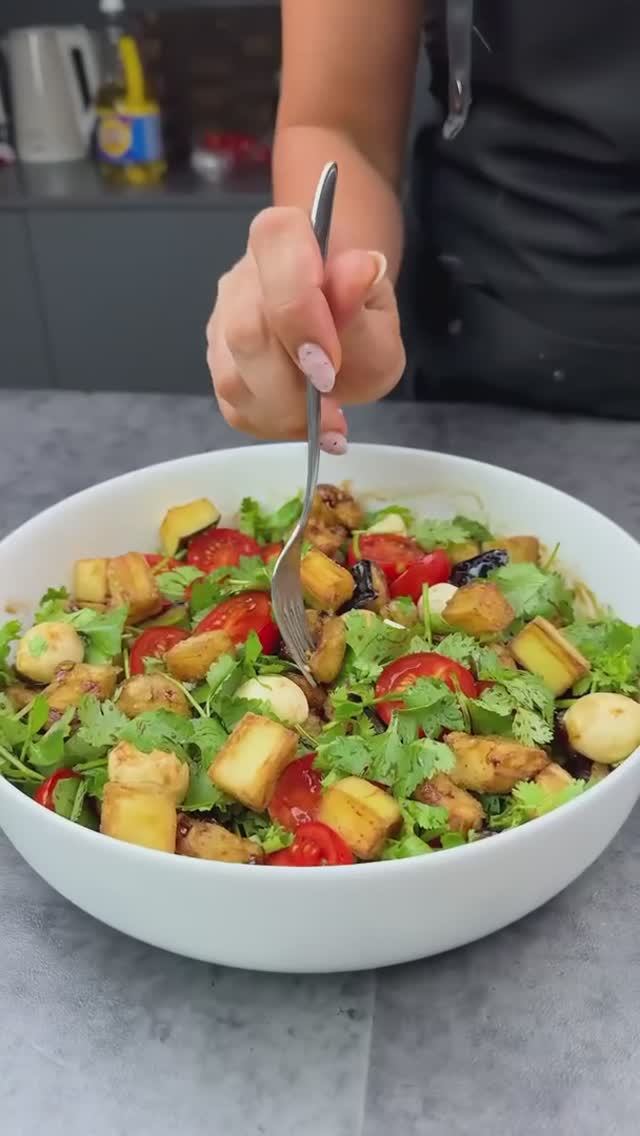 Салат с хрустящими баклажанами #shorts смотреть онлайн