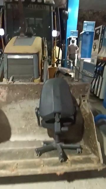 Ваш заказ едет. Назначен жёлтый трактор 🚜🤣😃 Подработка в яндекс 🤭 смотреть онлайн