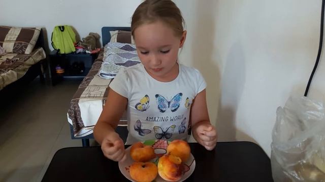 Дегустация персиков: инжирного и обычного